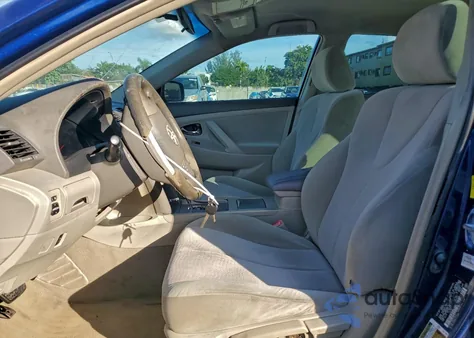 2011 Toyota Camry Base z USA, uszkodzony, nr VIN 4T1BF3EK7BU631225